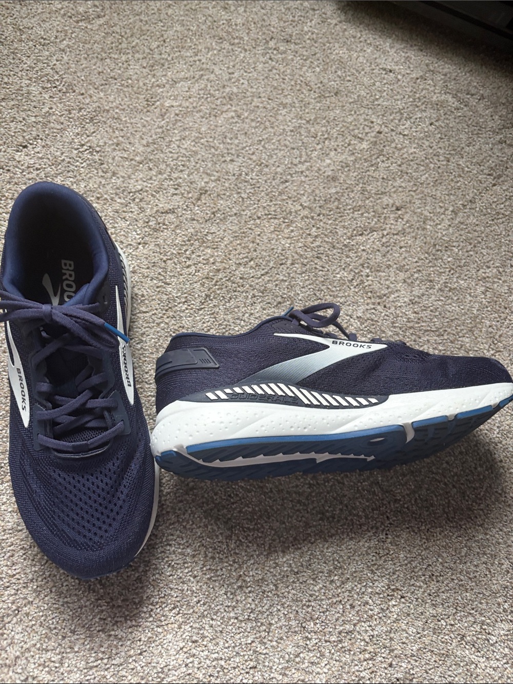 Brooks Men’s Beasts GTS24 Navy and White Men's Athletic Running Shoes, Size 10.5